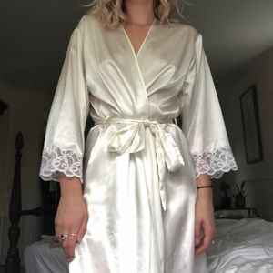 White Oscar de la Renta Pink Label Robe